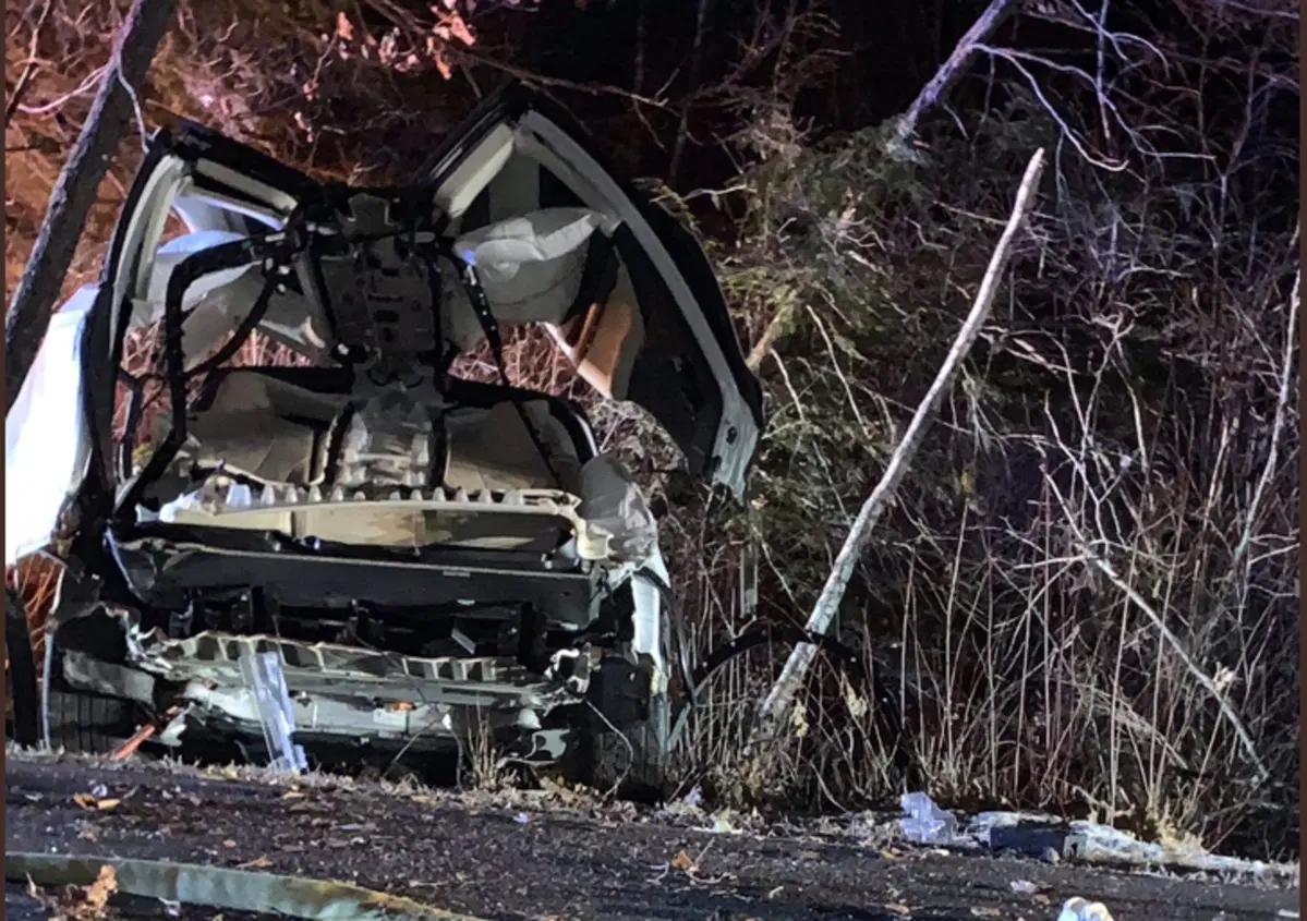 USA, Tesla Model X si spacca in due e si incendia dopo incidente