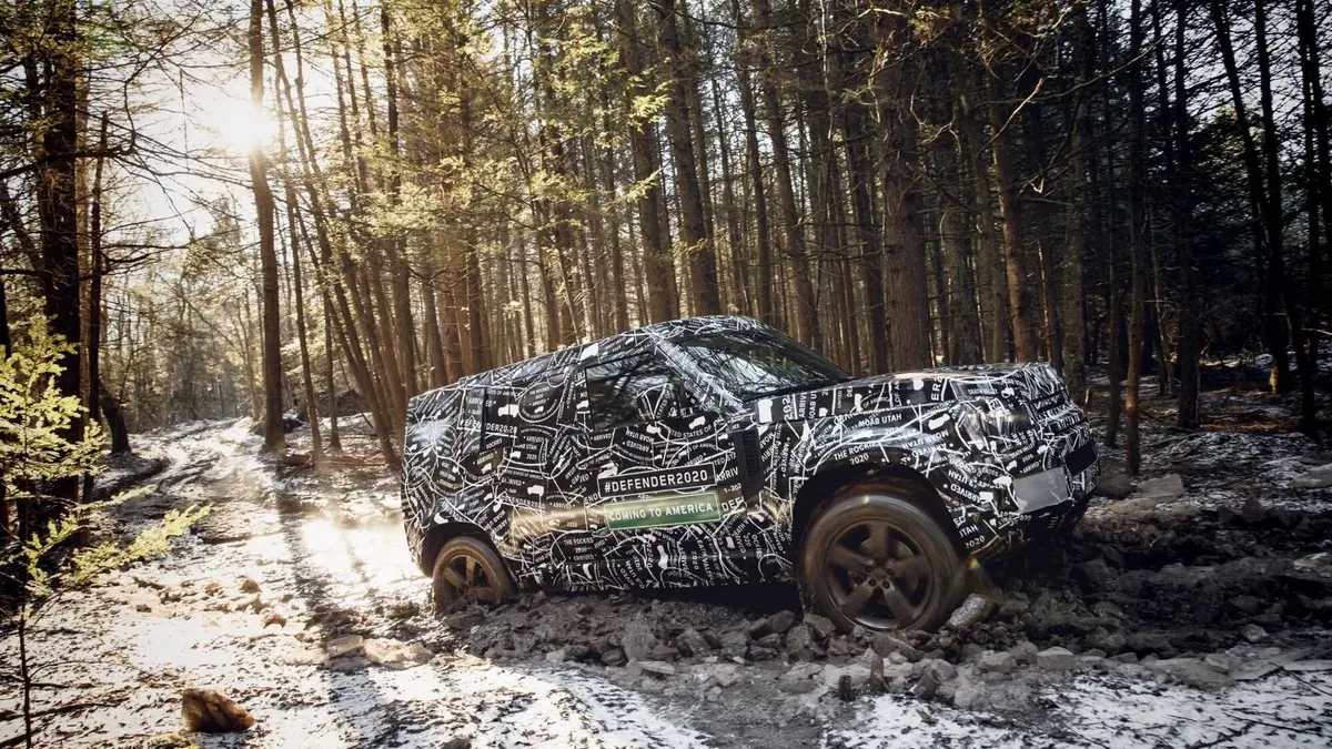 Nuovo Land Rover Defender, le prime immagini ufficiali (7)