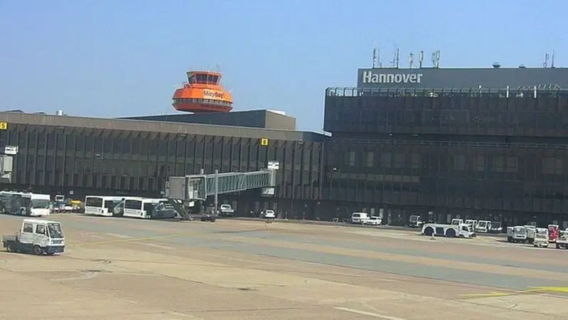 Giro in pista, ma &egrave; quella dell&rsquo;aeroporto: arrestato automobilista polacco