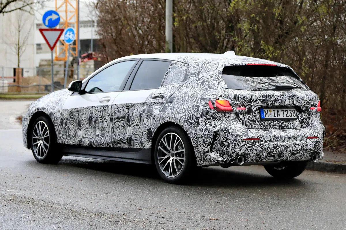 Nuova BMW Serie 1 2019, ecco le foto spia (6)