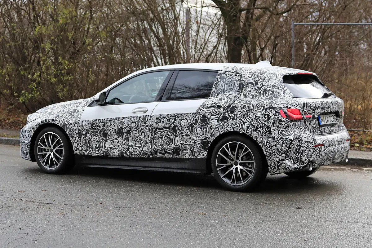 Nuova BMW Serie 1 2019, ecco le foto spia (7)