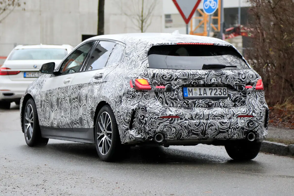 Nuova BMW Serie 1 2019, ecco le foto spia (8)
