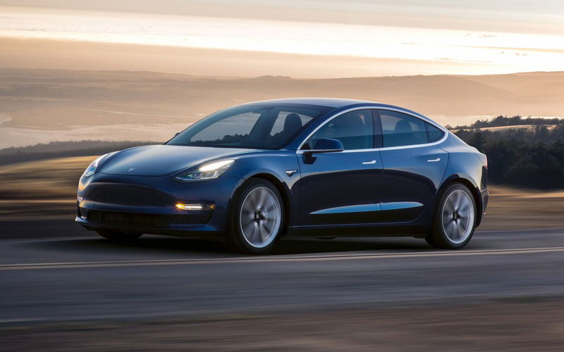 Tesla sconta la Model 3 di 2.000 dollari