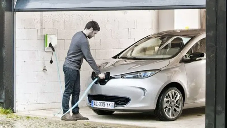 Auto elettriche, dovranno fare rumore fino a 20 km/h