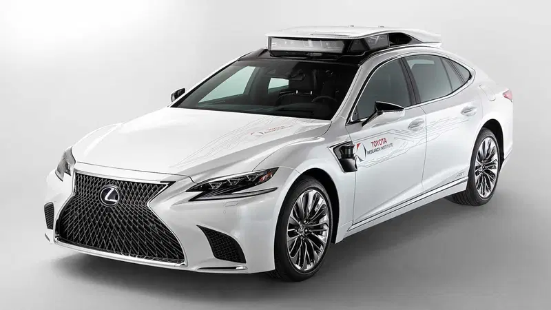 Lexus TRI-P4, la LS 500h che guida lo sviluppo della tecnologia driverless