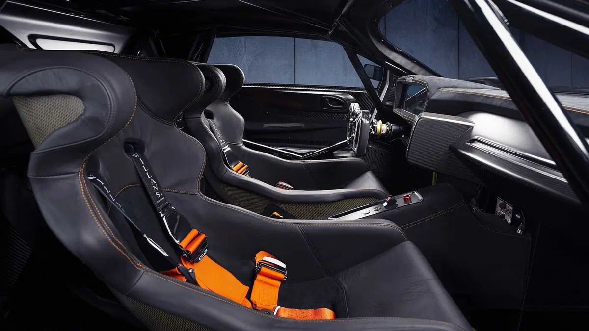 Brabham BT62 stradale, la supercar guadagna targa e frecce (2)