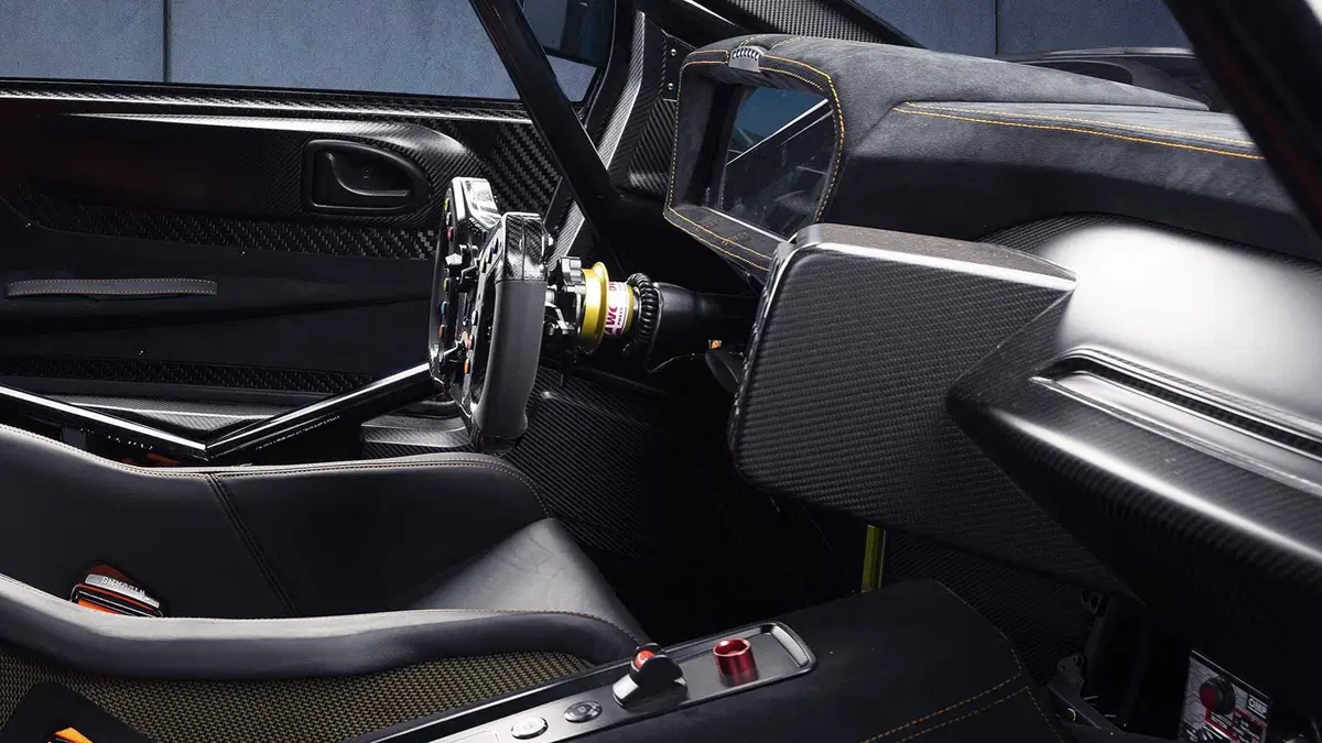 Brabham BT62 stradale, la supercar guadagna targa e frecce (7)