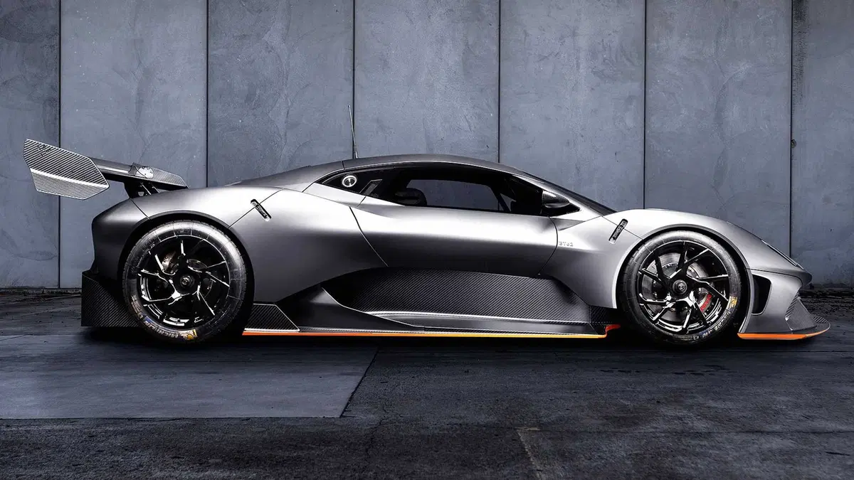 Brabham BT62 stradale, la supercar guadagna targa e frecce (4)