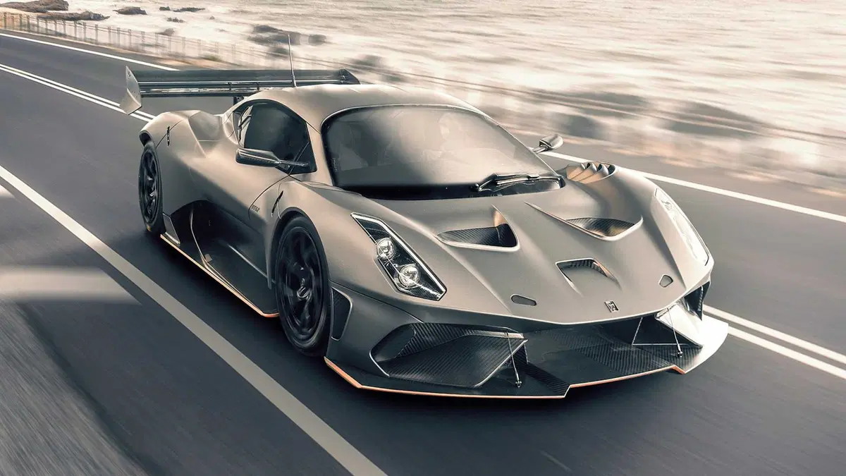 Brabham BT62 stradale, la supercar guadagna targa e frecce (3)