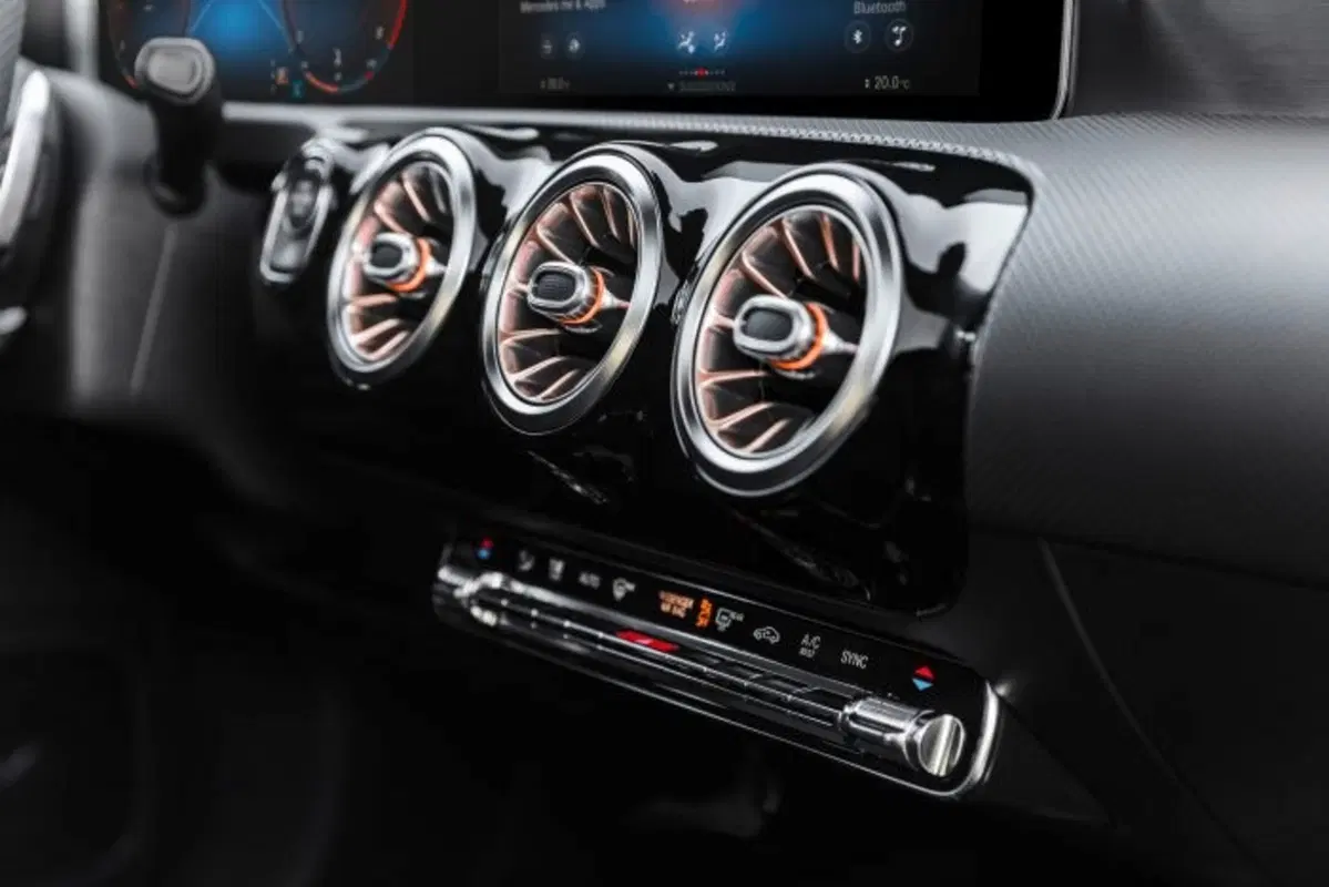 Mercedes CLA 2019: le prime immagini sfuggite in Rete (9)