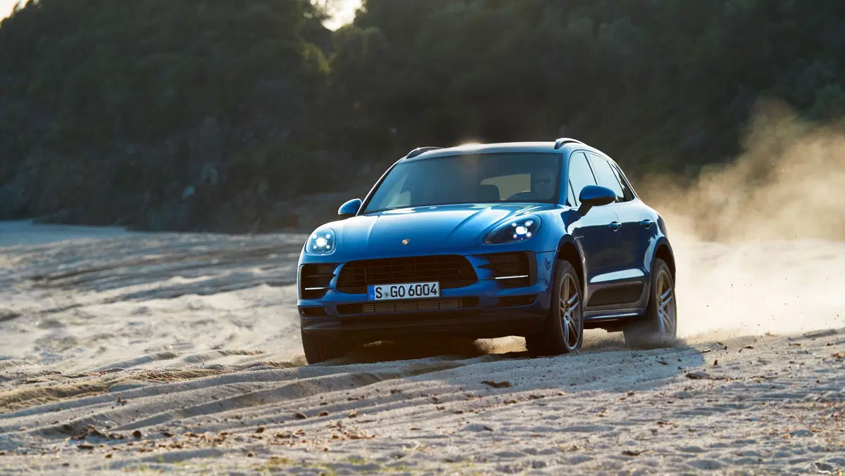 Porsche Macan 2019, arriva dal futuro...ma senza diesel! [Video]