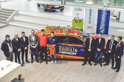 Il Team Bahrain Merida con le Kia di Autotorino e Rent2Go: Optima l&rsquo;ammiraglia, Sportage e Ceed in supporto