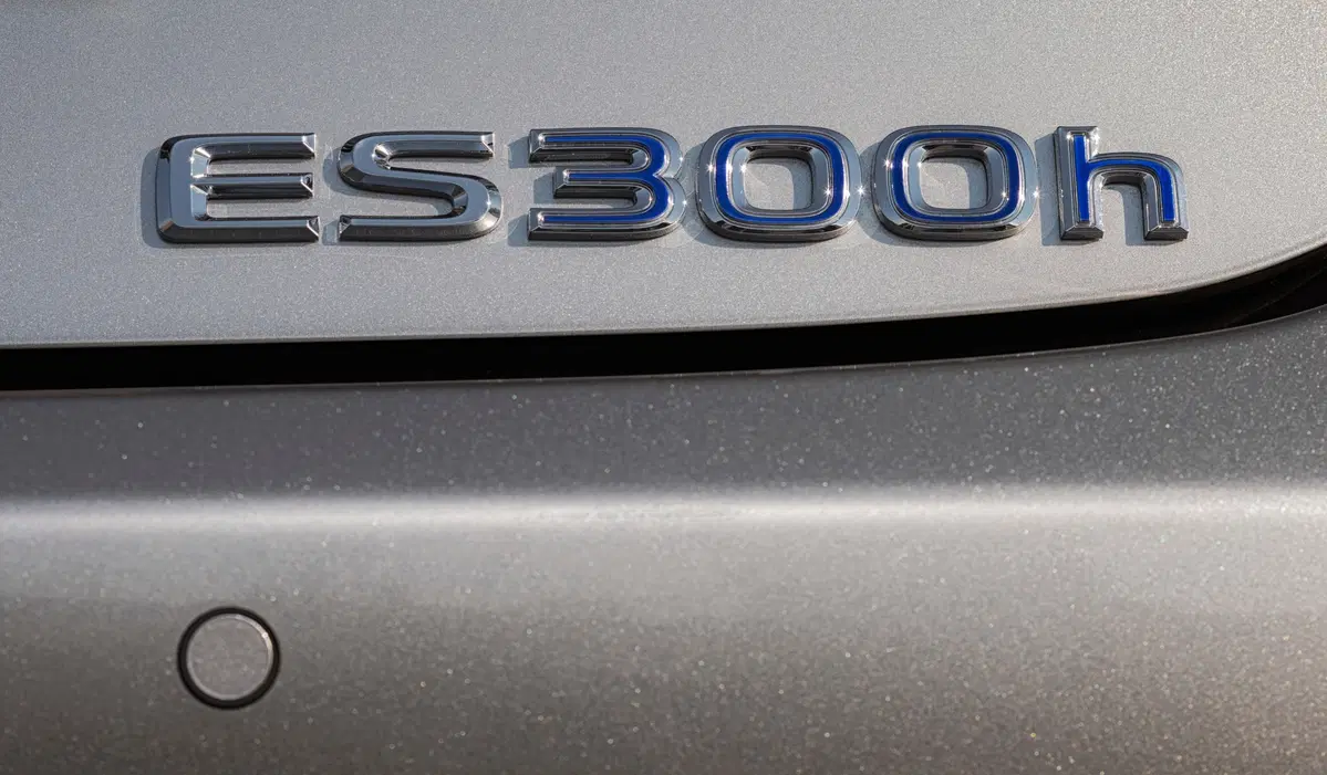 Lexus ES 2019, ci conquista con trazione anteriore ed eCVT [Video] (26)