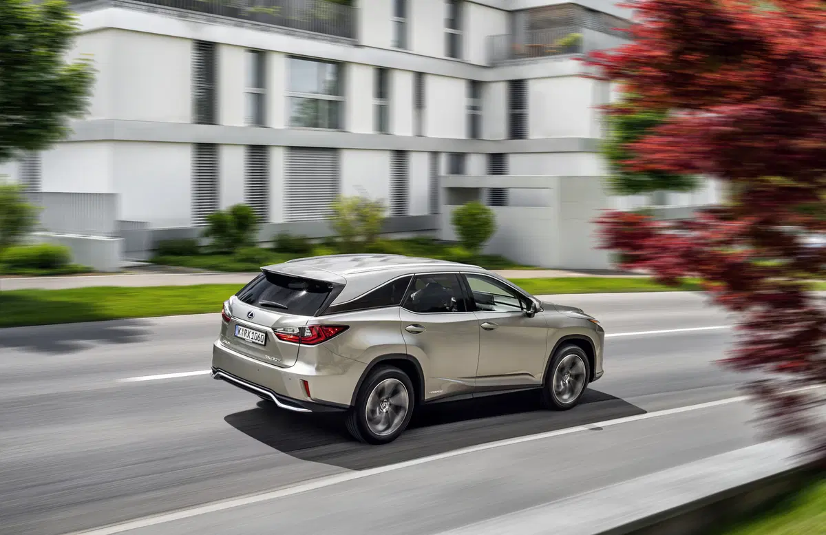 Lexus RX L, il SUV giapponese diventa a 7 posti [Video]