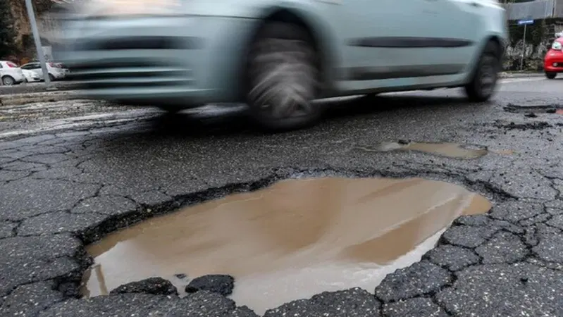 Roma, il Comune paga per le buche