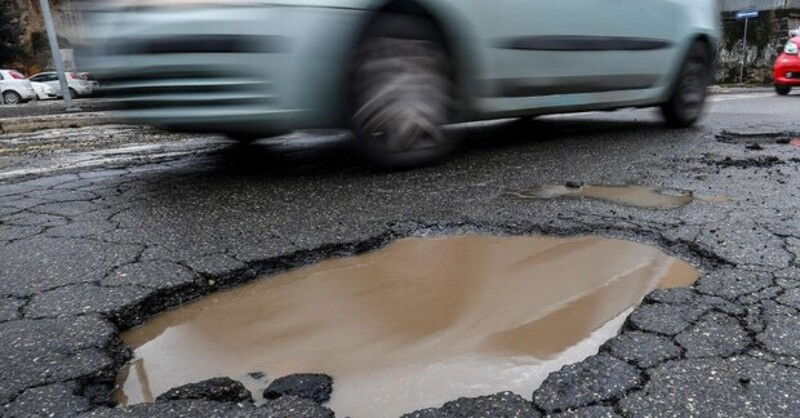 Roma, il Comune paga per le buche