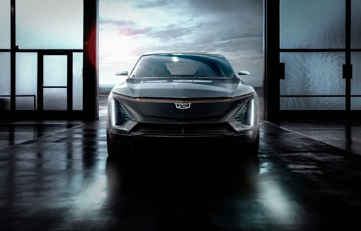 Salone di Detroit 2019: Cadillac, ecco il primo SUV elettrico. Ma è ancora anonimo... (2)