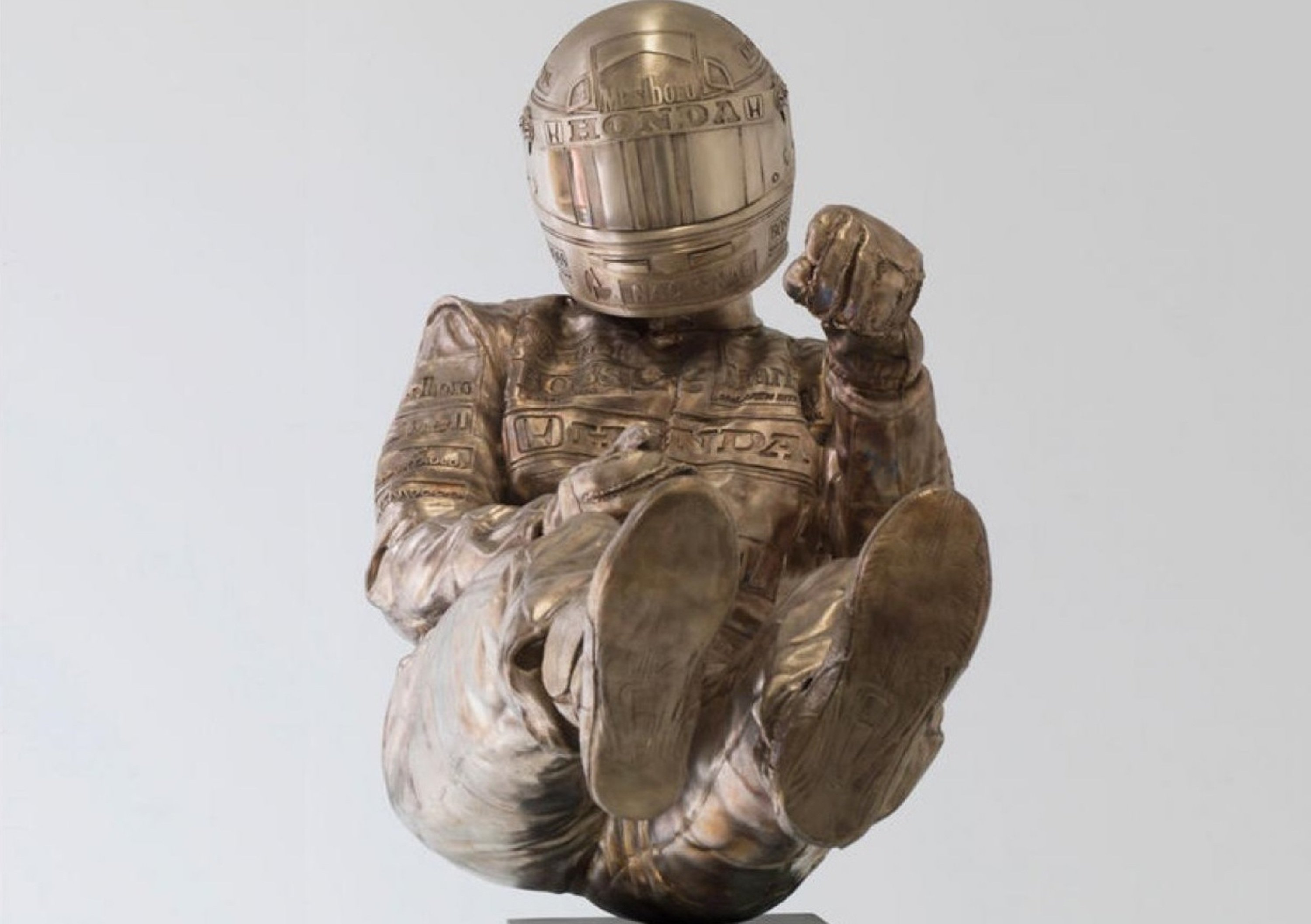 Senna, una statua in bronzo per i 25 anni dalla scomparsa