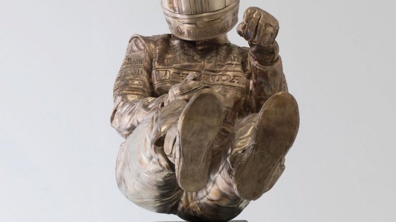 Senna, una statua in bronzo per i 25 anni dalla scomparsa