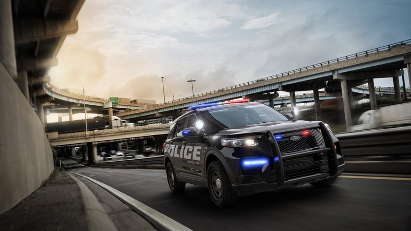 Ford Police Interceptor, blindata e ibrida per la Polizia americana [Video]