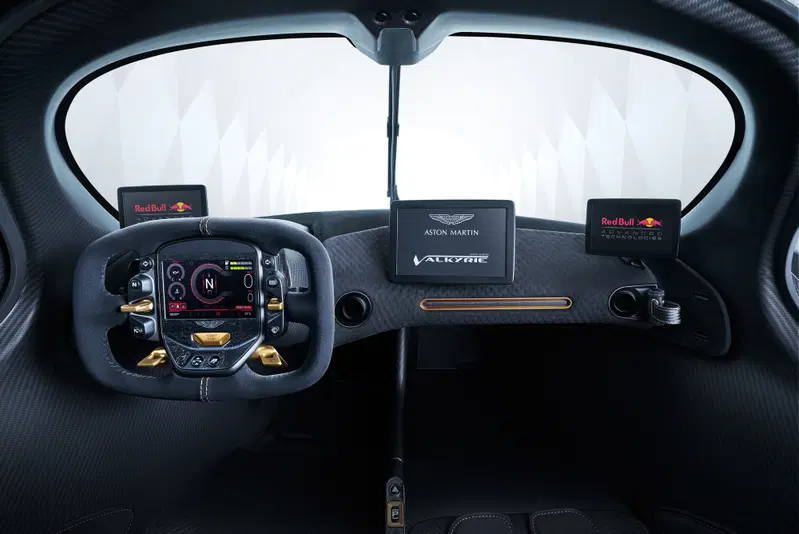 Gli spettacolari interni "minimal" della Aston Martin Valkyrie