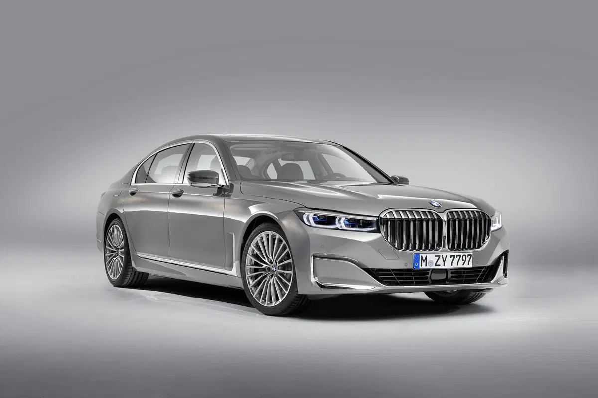 BMW Serie 7 2019, restyling di interni ed esterni per l’ammiraglia (11)