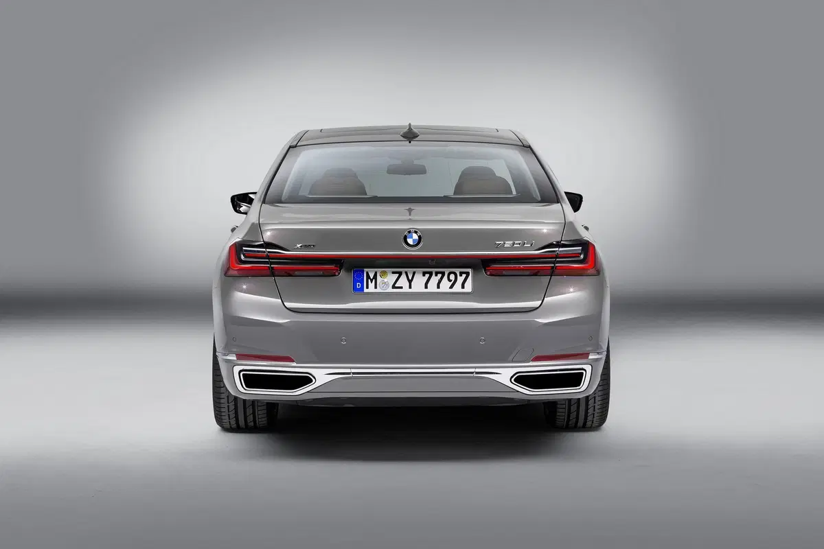 BMW Serie 7 2019, restyling di interni ed esterni per l’ammiraglia (6)