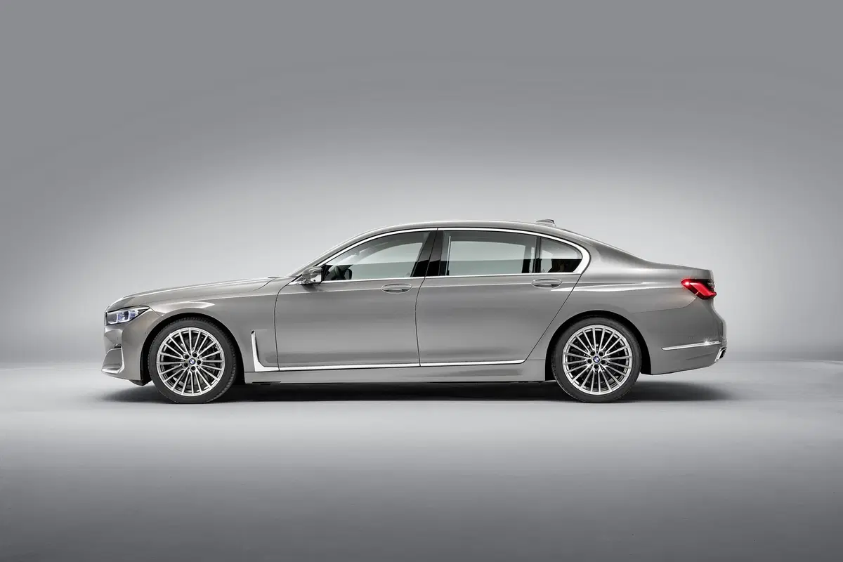 BMW Serie 7 2019, restyling di interni ed esterni per l’ammiraglia (15)
