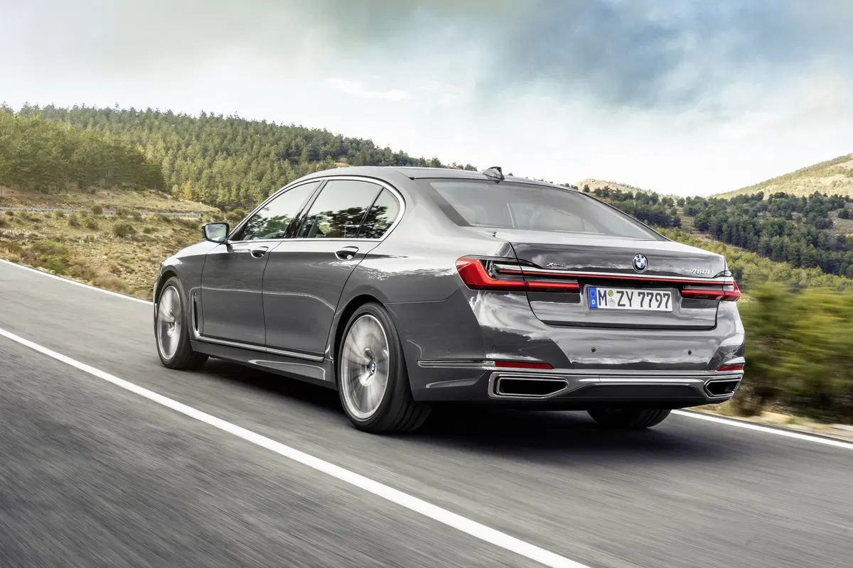 BMW Serie 7 2019, restyling di interni ed esterni per l’ammiraglia (2)
