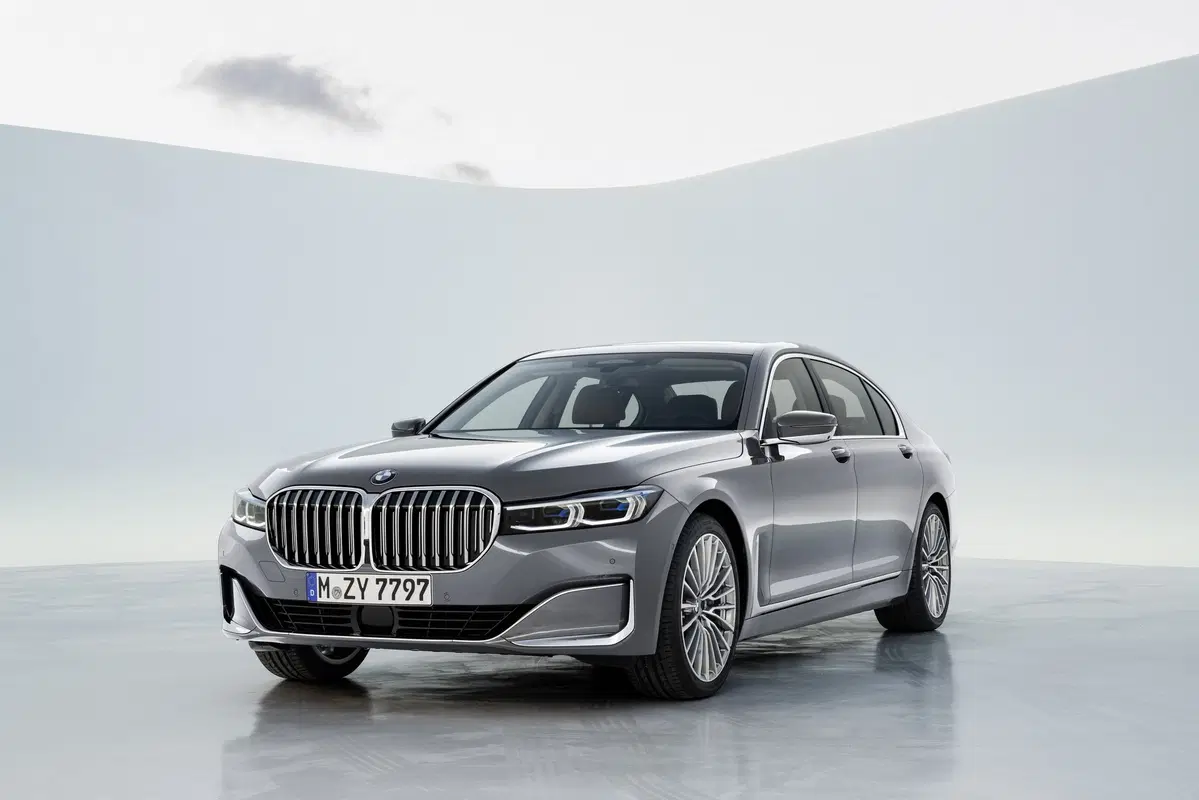BMW Serie 7 2019, restyling di interni ed esterni per l’ammiraglia (8)