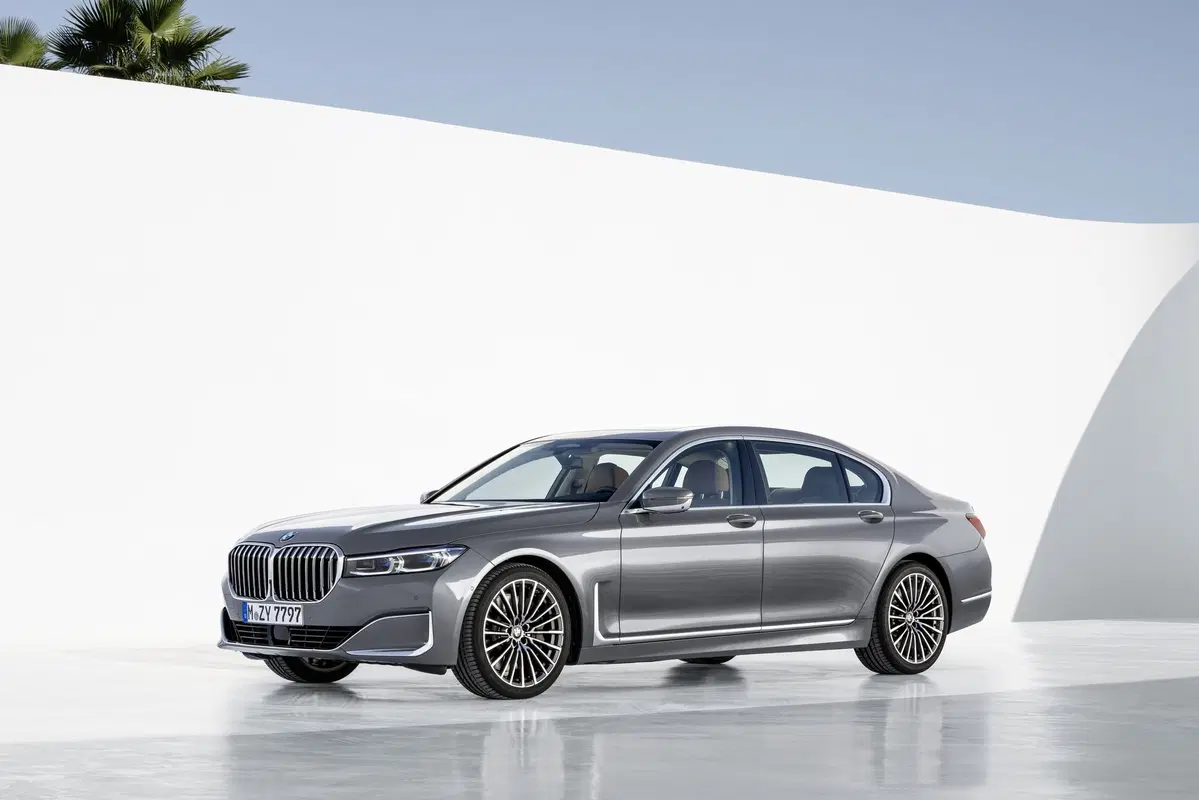 BMW Serie 7 2019, restyling di interni ed esterni per l’ammiraglia (22)