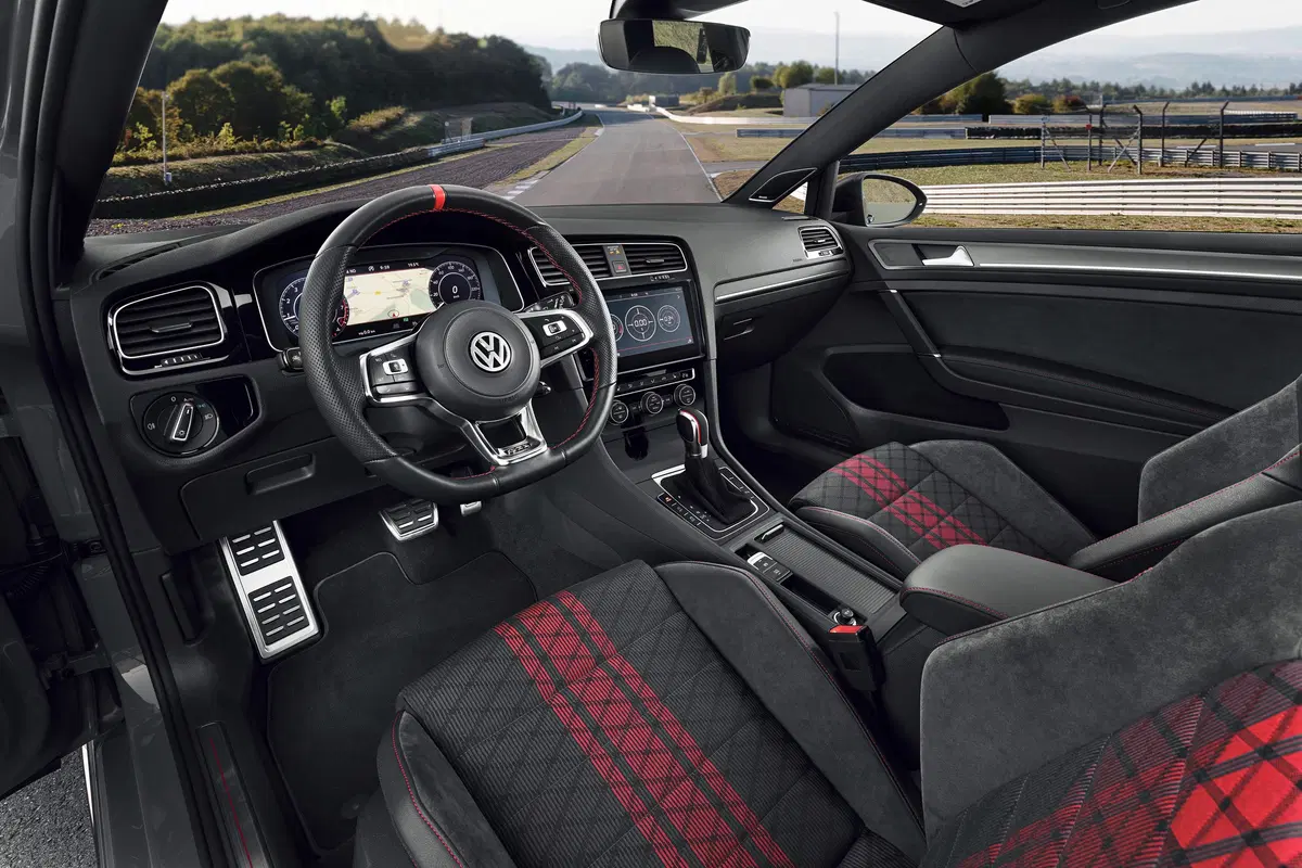 Volkswagen Golf GTI TCR, al via le prevendite (3)