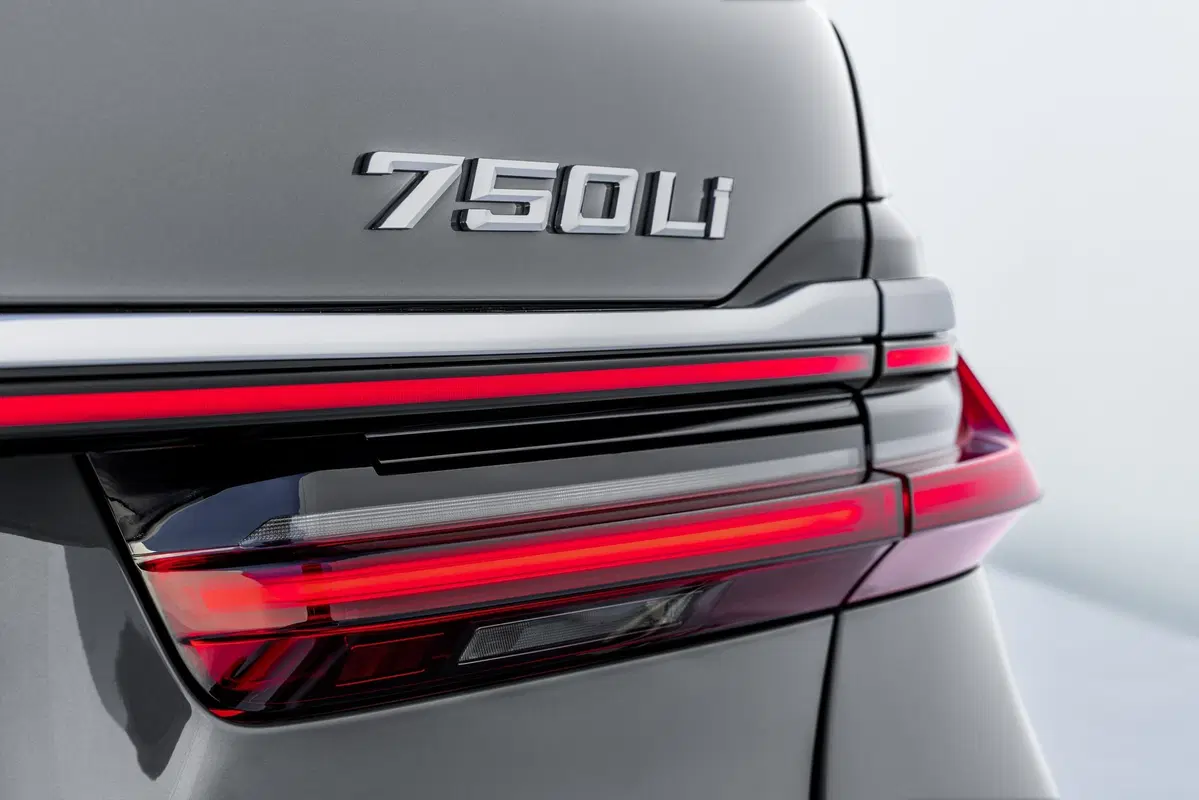 BMW Serie 7 2019, restyling di interni ed esterni per l’ammiraglia