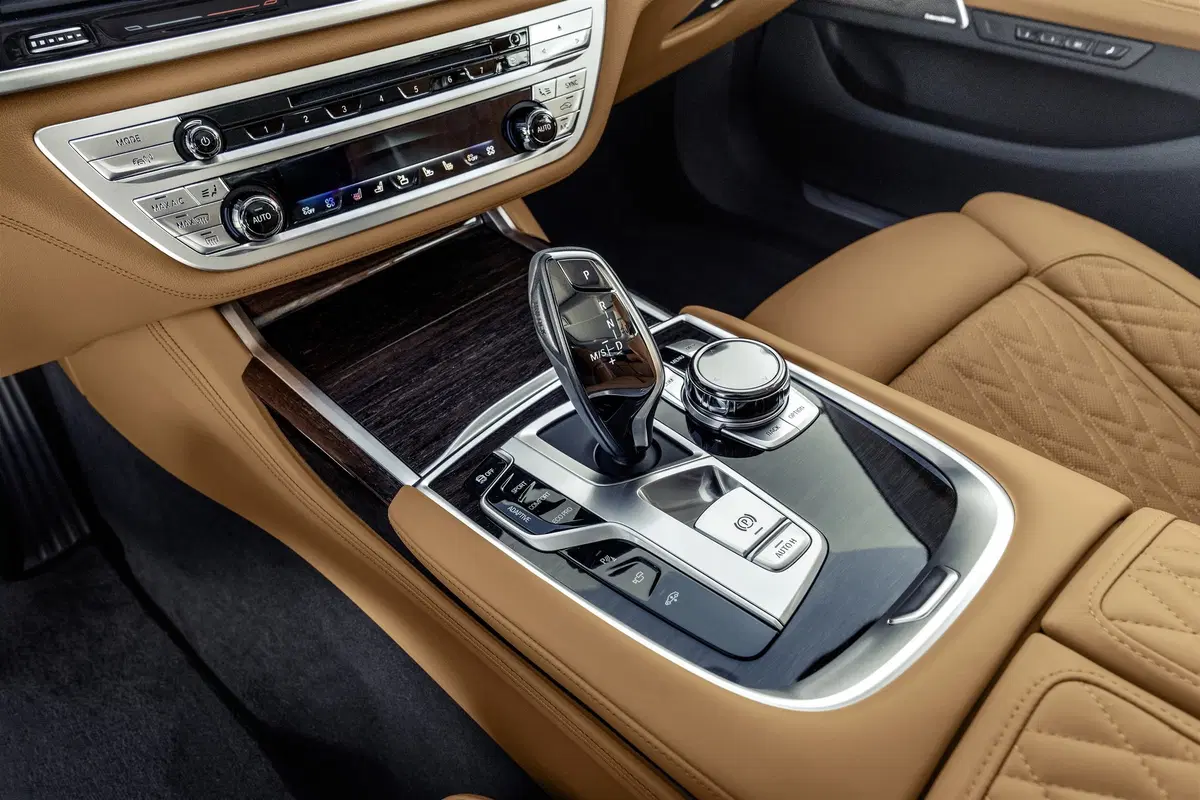 BMW Serie 7 2019, restyling di interni ed esterni per l’ammiraglia (6)