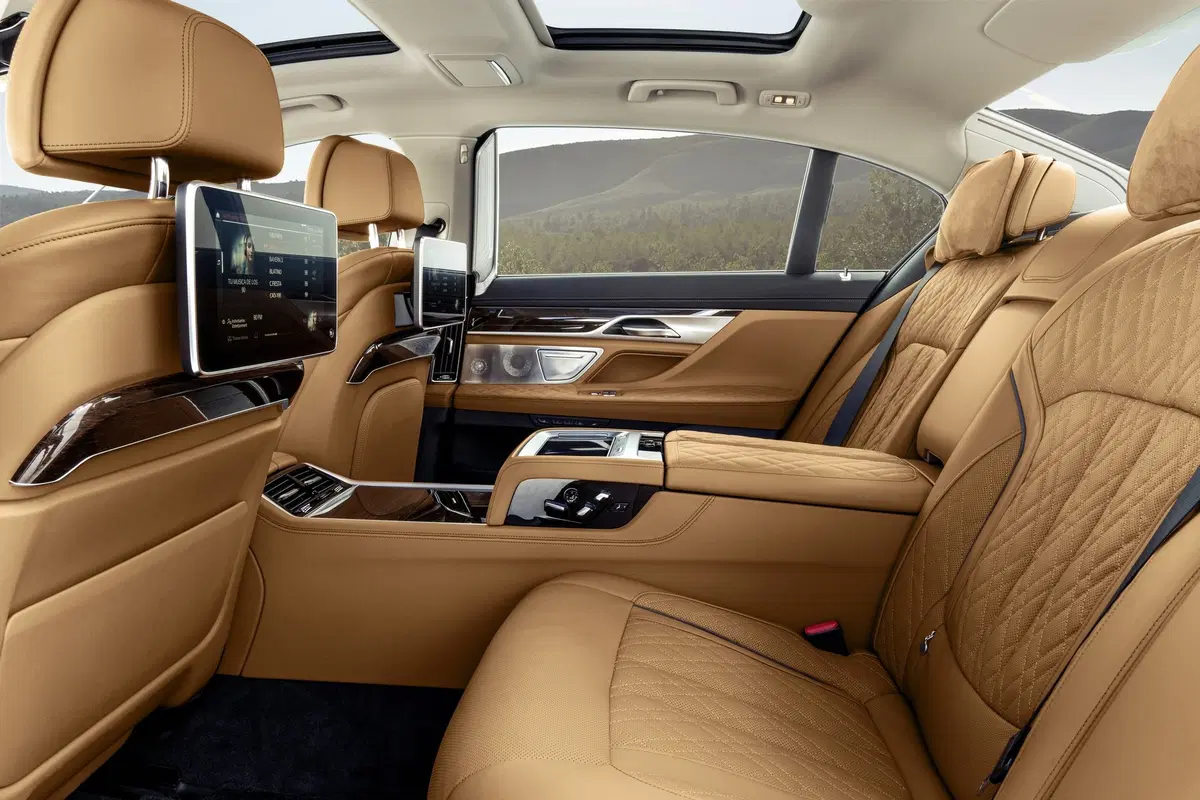 BMW Serie 7 2019, restyling di interni ed esterni per l’ammiraglia (4)