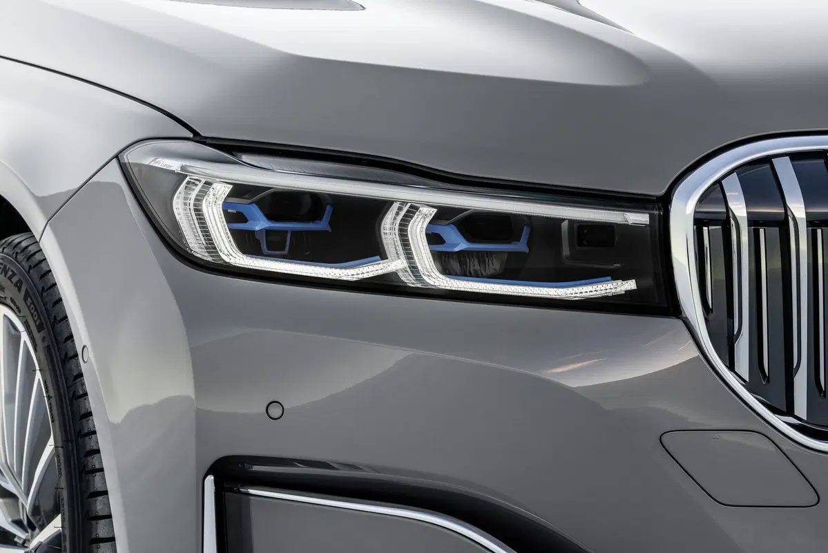 BMW Serie 7 2019, restyling di interni ed esterni per l’ammiraglia (10)