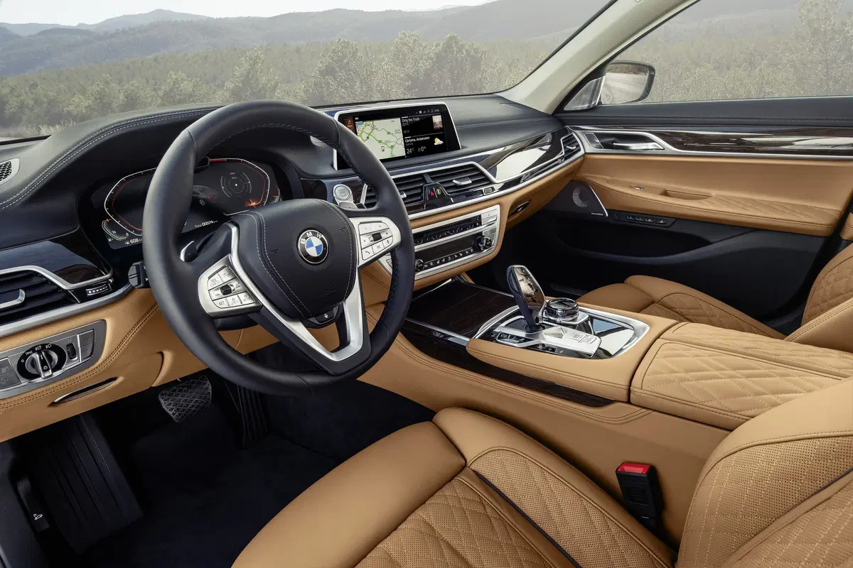 BMW Serie 7 2019, restyling di interni ed esterni per l’ammiraglia (12)