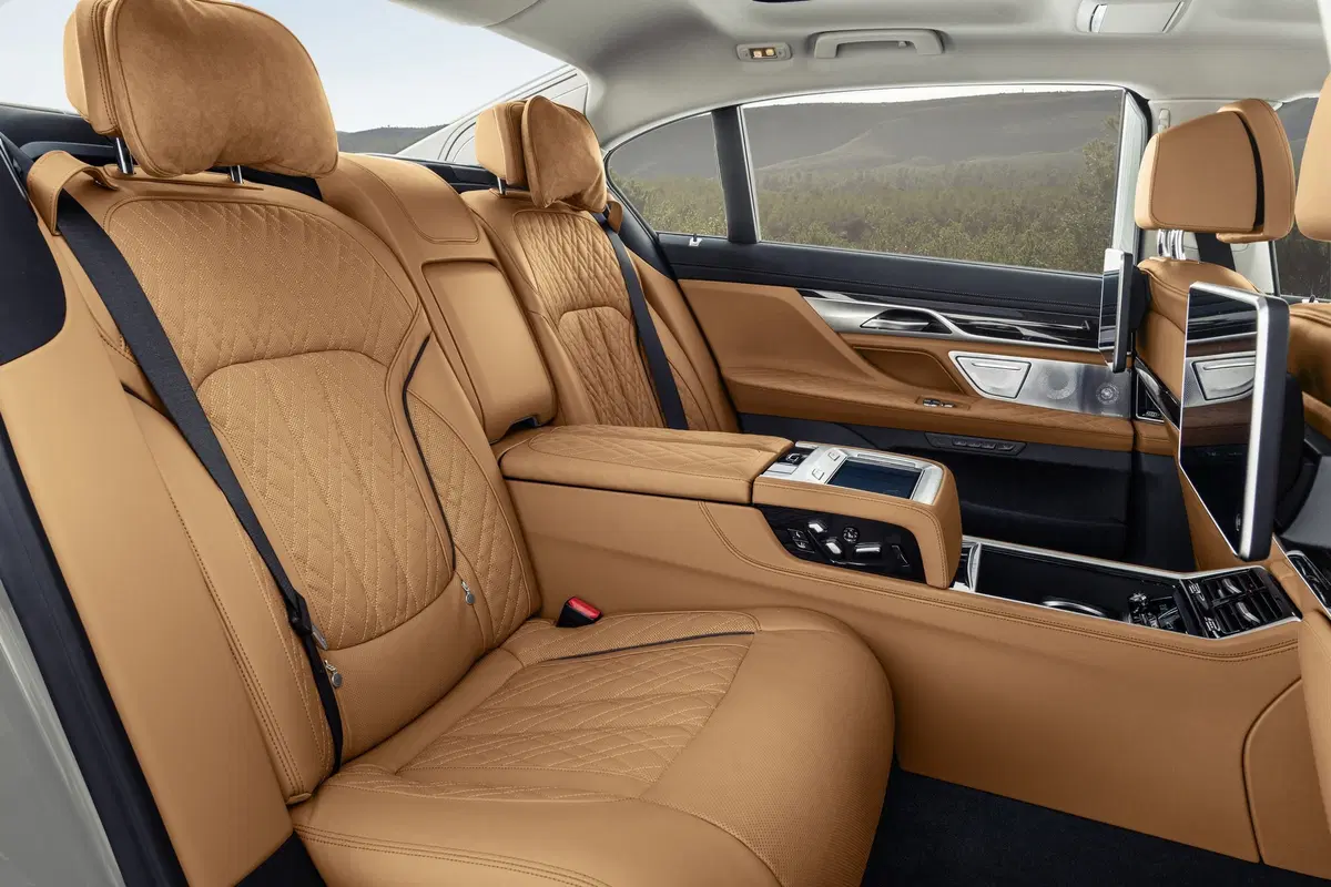 BMW Serie 7 2019, restyling di interni ed esterni per l’ammiraglia (11)