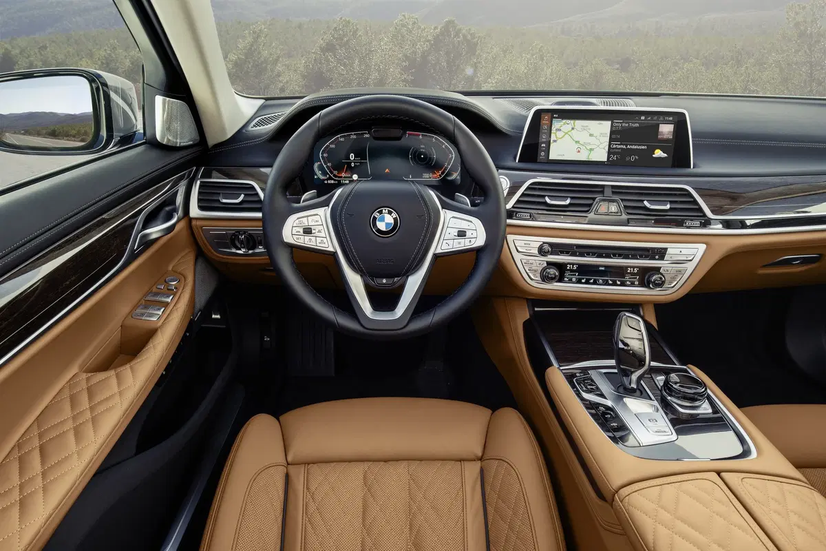 BMW Serie 7 2019, restyling di interni ed esterni per l’ammiraglia (3)