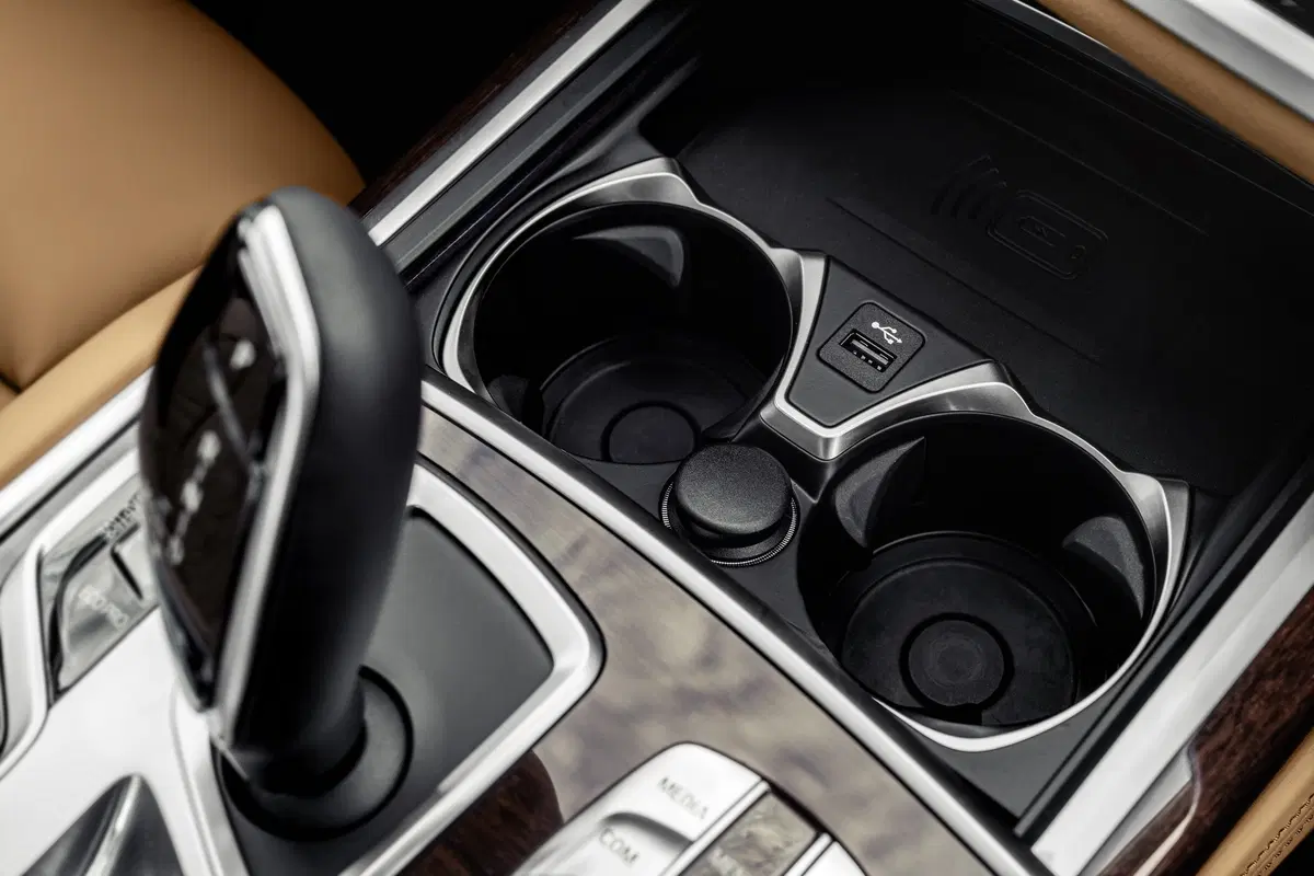 BMW Serie 7 2019, restyling di interni ed esterni per l’ammiraglia (13)