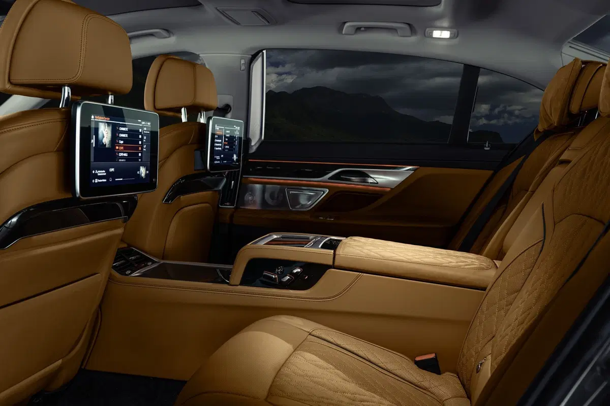 BMW Serie 7 2019, restyling di interni ed esterni per l’ammiraglia (9)