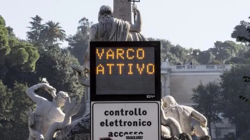 Roma e i &ldquo;furbetti&rdquo; della ZTL: contromano per sfuggire alle videocamere