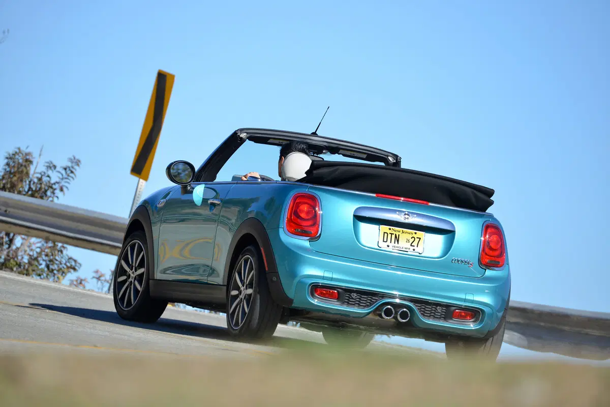 Nuova Mini Cabrio [Video]