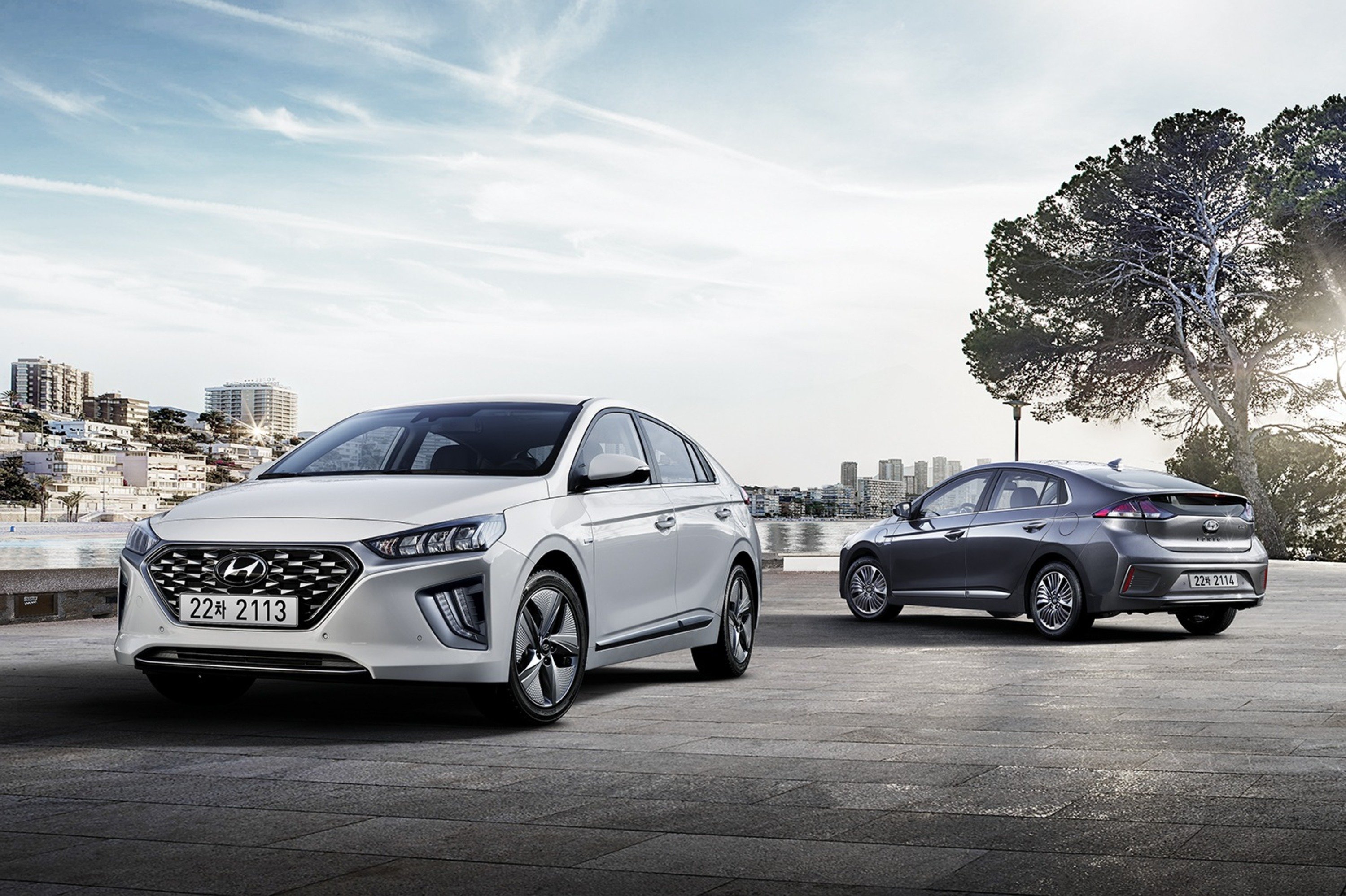 Hyundai Ioniq, svelato il restyling 2019 di ibrida e plug-in
