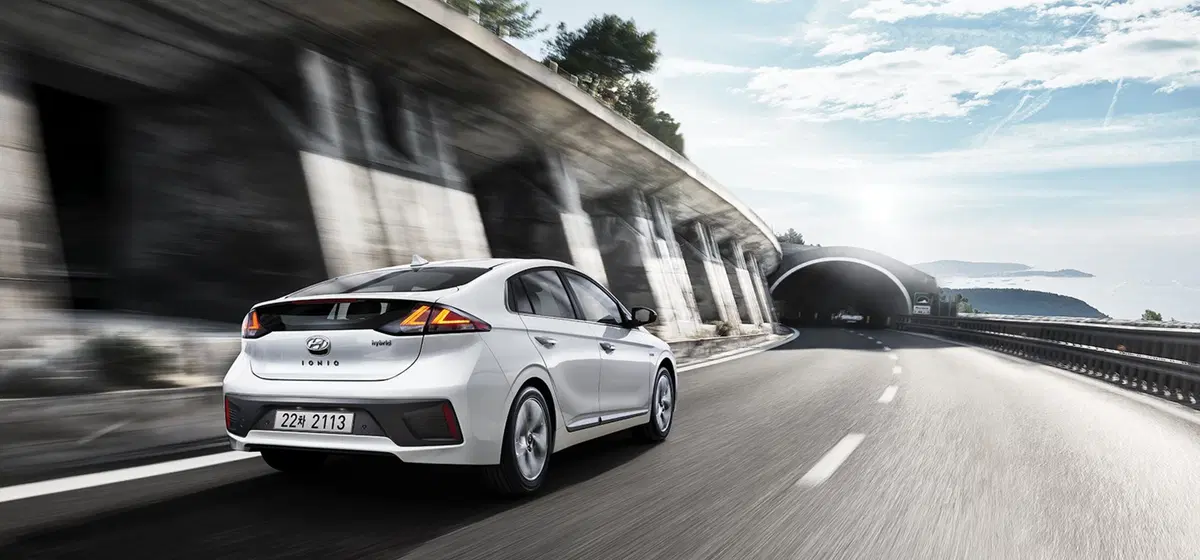 Hyundai Ioniq, svelato il restyling 2019 di ibrida e plug-in (2)