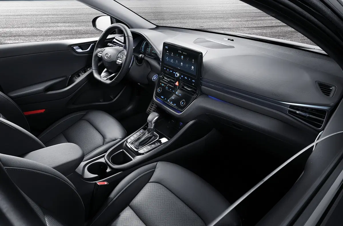 Hyundai Ioniq, svelato il restyling 2019 di ibrida e plug-in (3)