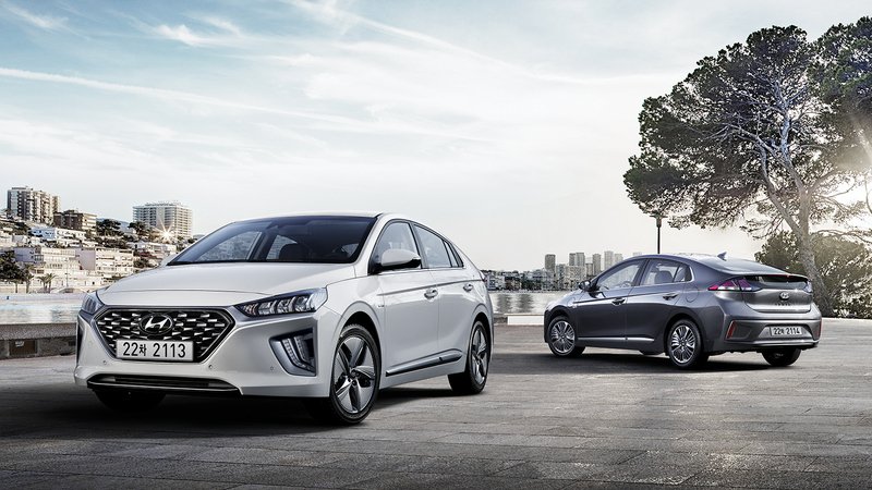 Hyundai Ioniq, svelato il restyling 2019 di ibrida e plug-in