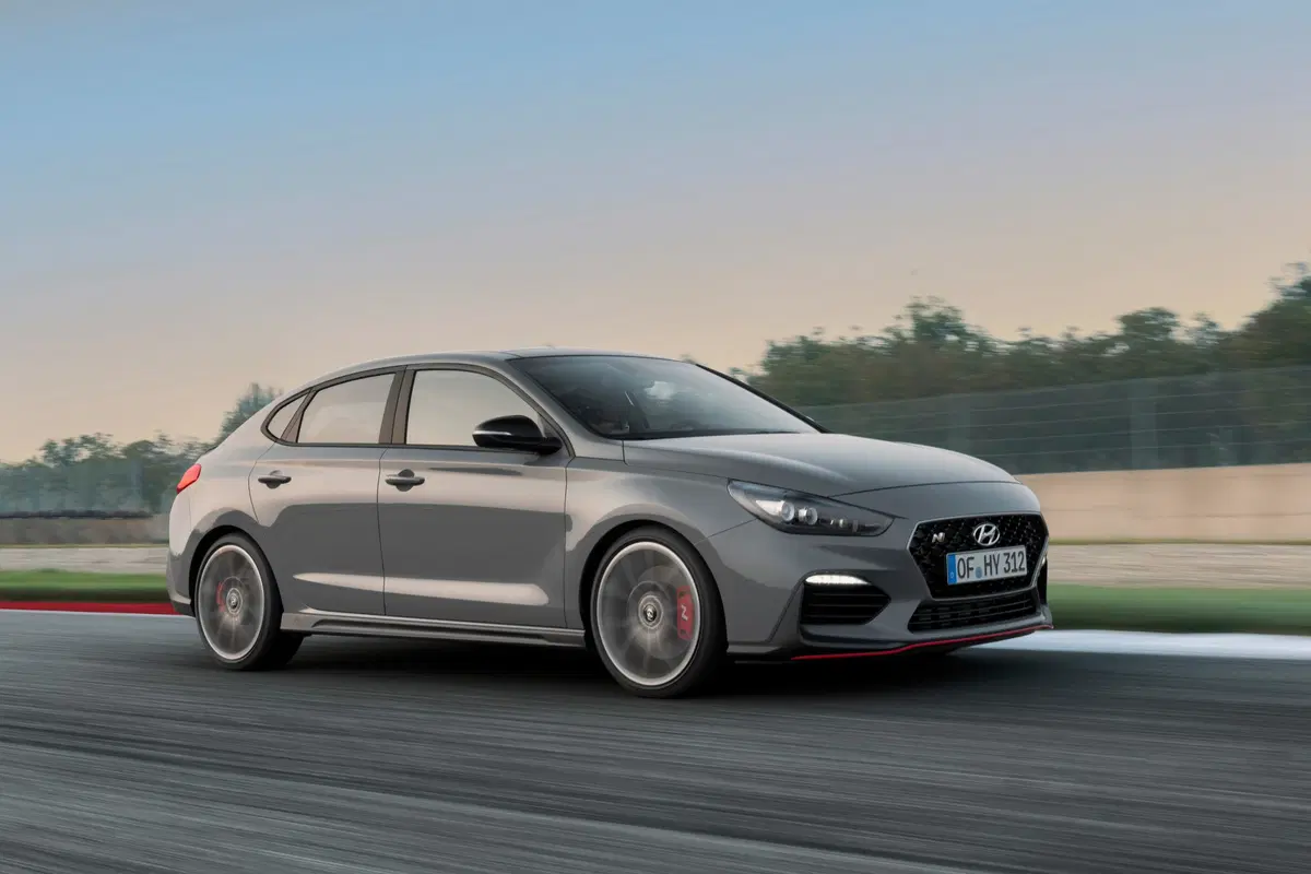 Hyundai i30 Fastback N, grinta da vedere e quanto divertimento (7)