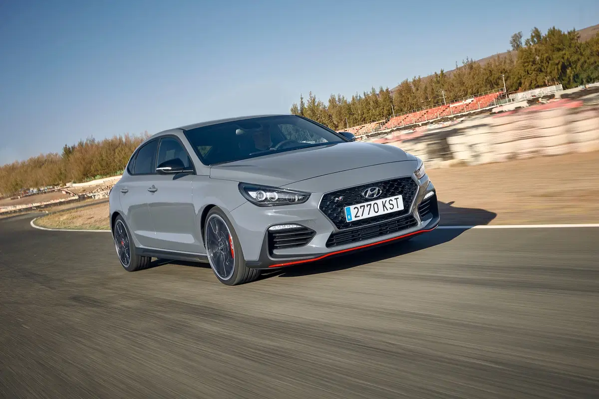 Hyundai i30 Fastback N, grinta da vedere e quanto divertimento (8)