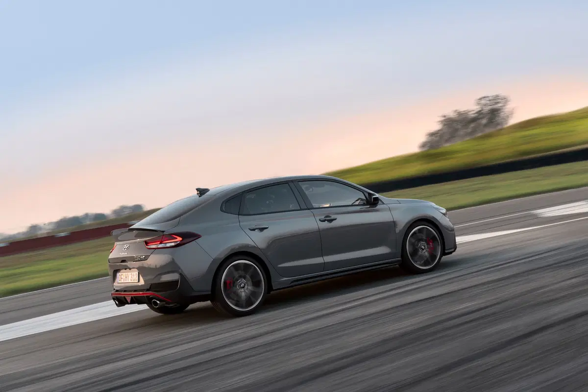 Hyundai i30 Fastback N, grinta da vedere e quanto divertimento (9)